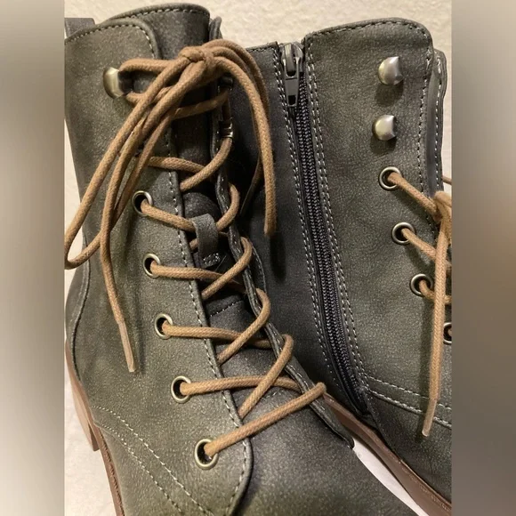 NWT Maurices 9M dark mottled grey lace up ankle boots - Picture 7 of 8